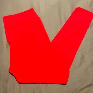 SA, L/XL red leggings